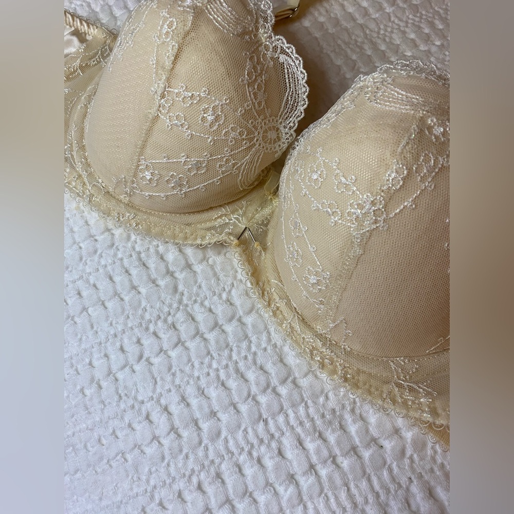Wacoal 36C 36 C Lace Satin Silk Bra Ivory Off White Lightly Lined Balconette - Picture 2 of 9